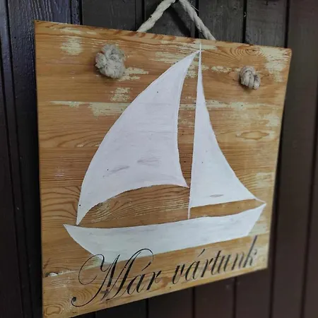 Gesztenyes Ueduelo Apartment Balatonudvari